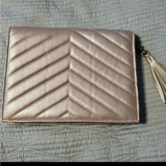 NEIMAN MARCUS CHAMPAGNE PINK SHIMMER QUILTED VEGAN CLUTCH STRAPLESS PURSE - Picture 4 of 5